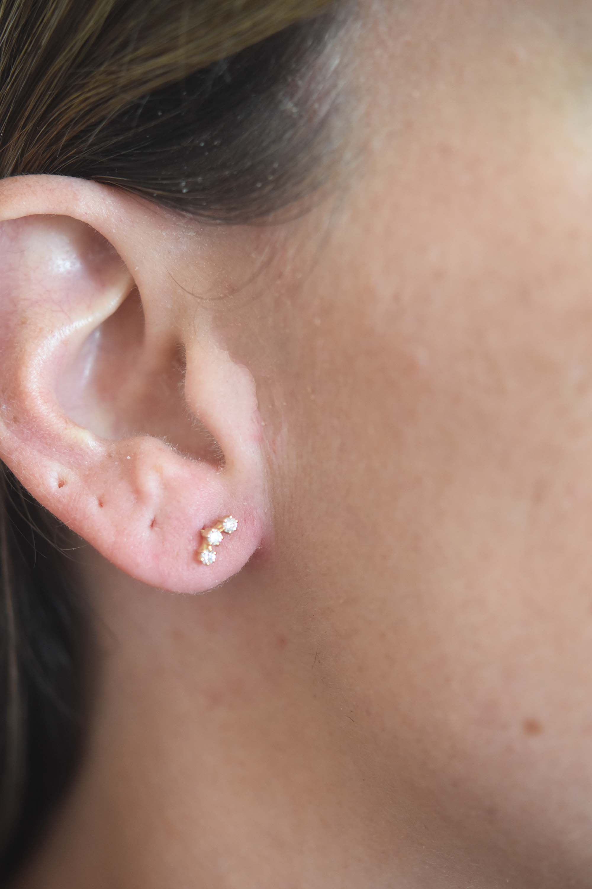 Star Open Curve 3 Diamond Threaded Flat Back Earring