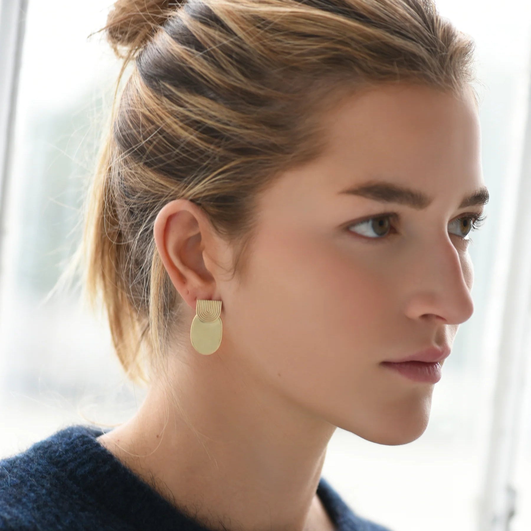 Arc Oval Stud Earrings