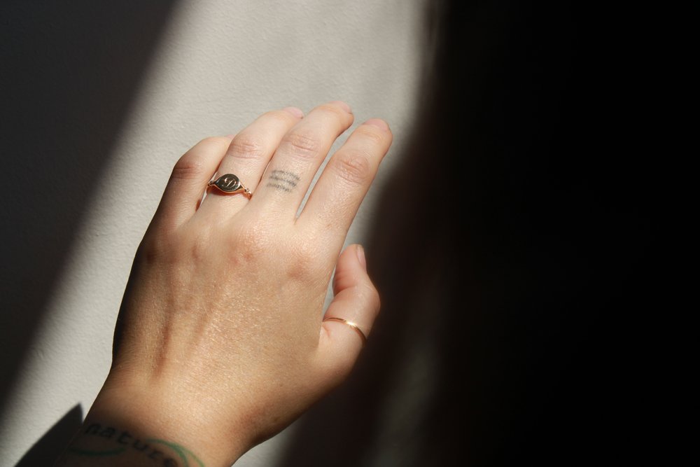 Sonder Signet Ring - Round — Wedding Day Edit