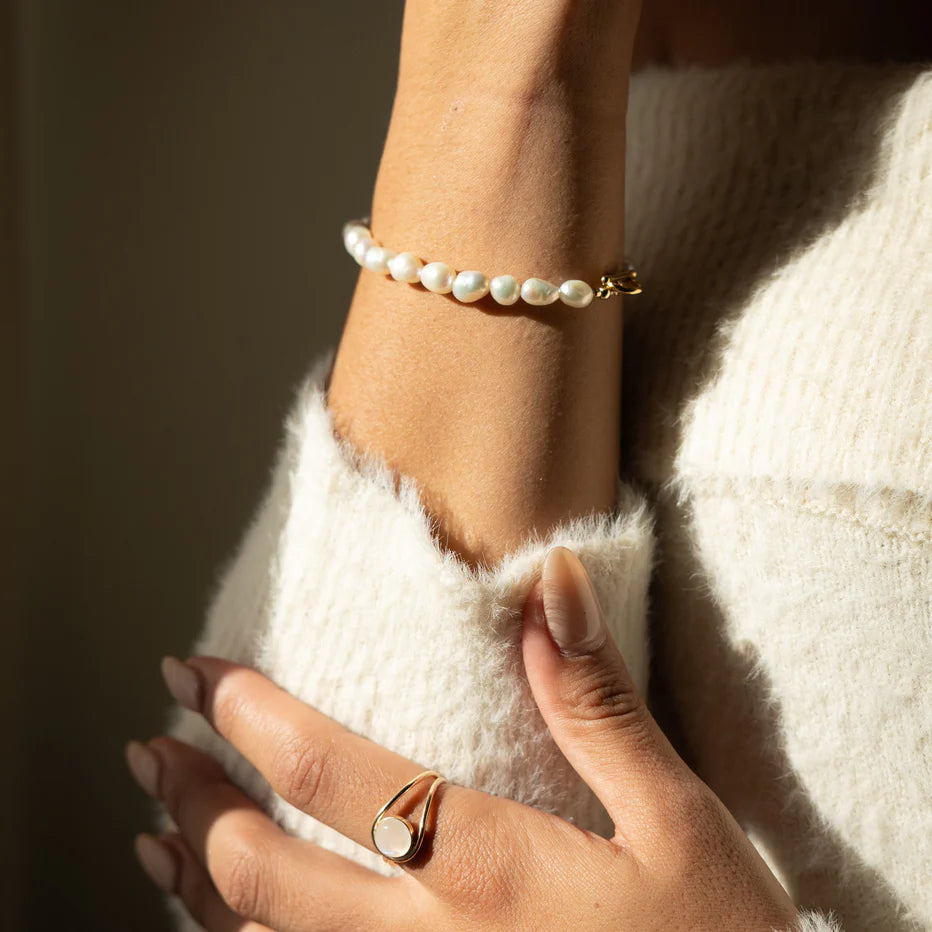 Pearl Muse Toggle Bracelet