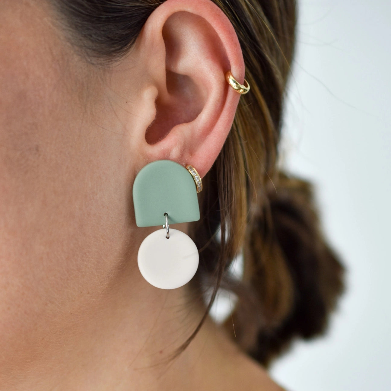 Tab Circle Dangle - Sage & White