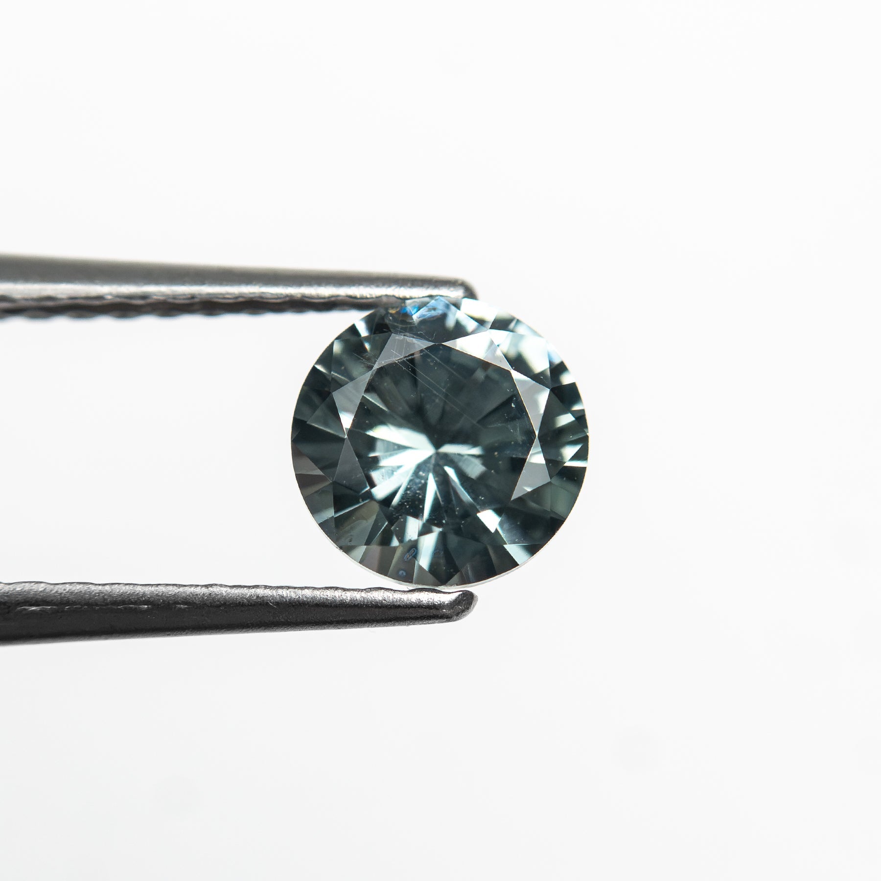 0.77ct 5.54x5.52x3.42mm Round Brilliant Sapphire 26134-07