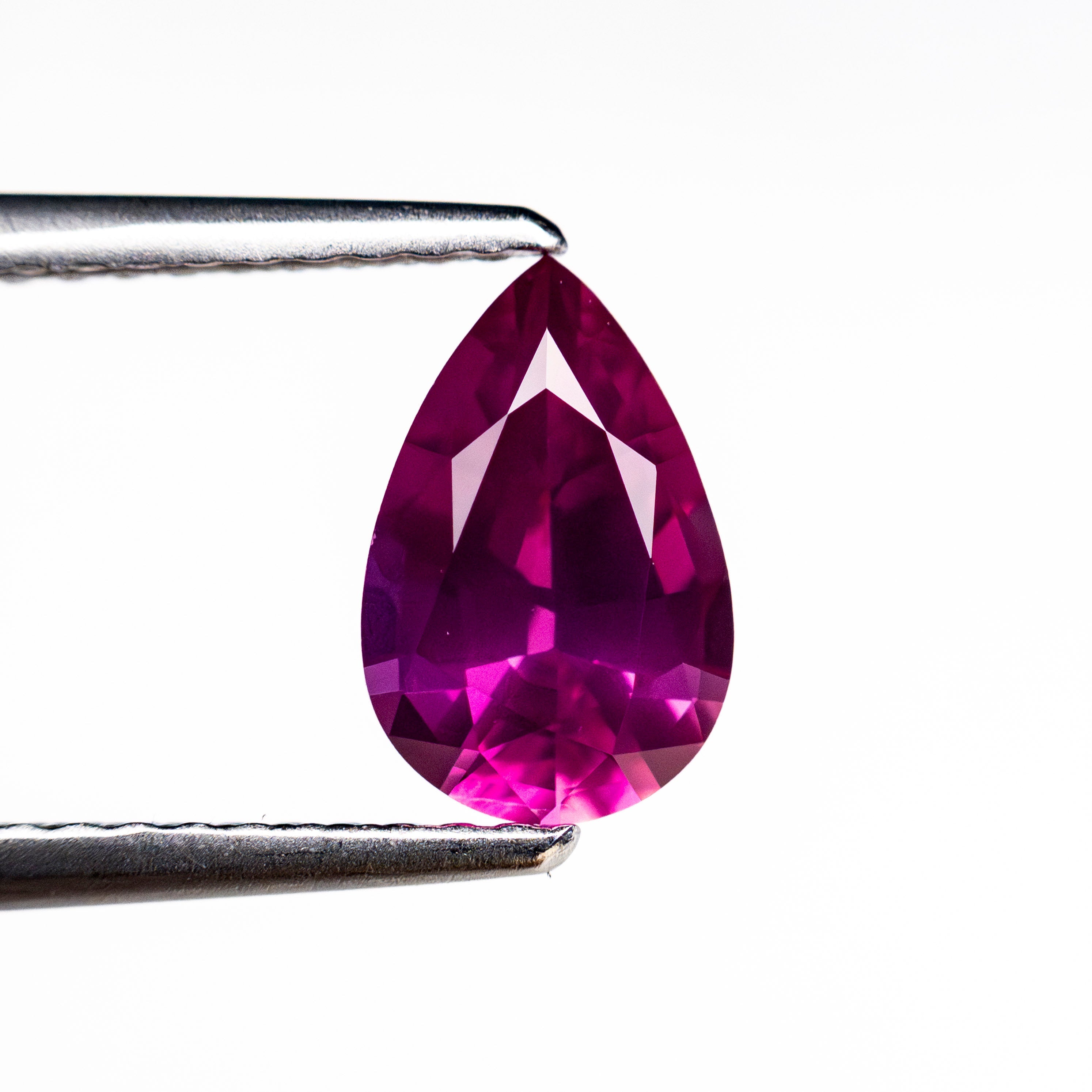 1.24ct 8.53x5.56x3.75mm Pear Brilliant Sapphire 27955-06