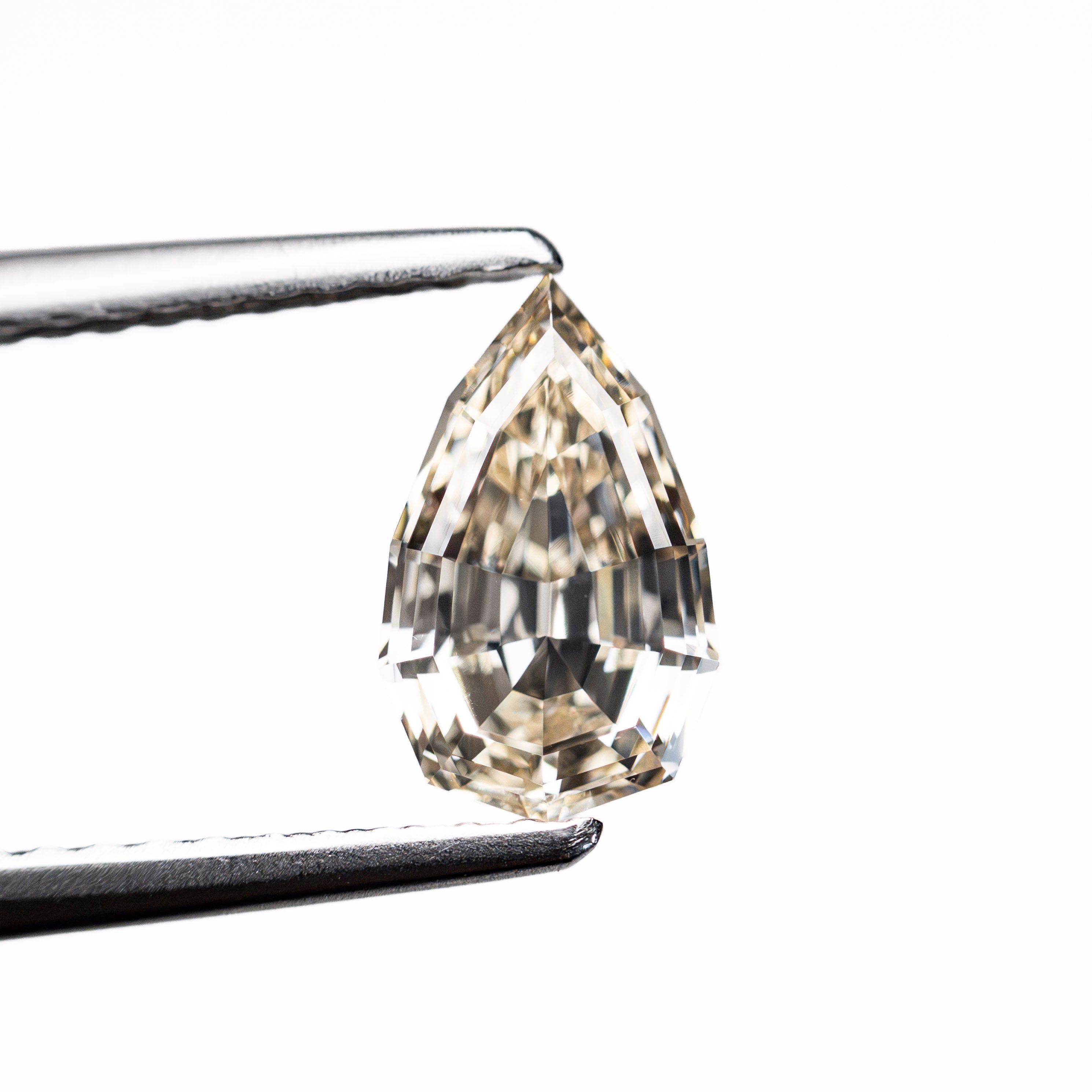 1.06ct 8.52x5.22x3.28mm VVS2 W-X Geo Pear Step Cut 28054-01