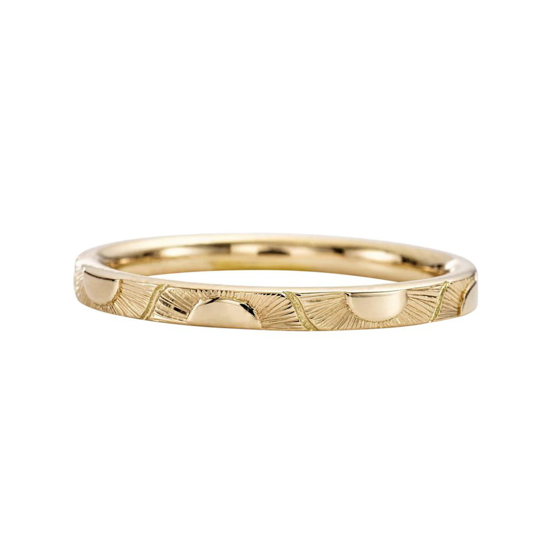 Engraved Golden Sun Pattern Band