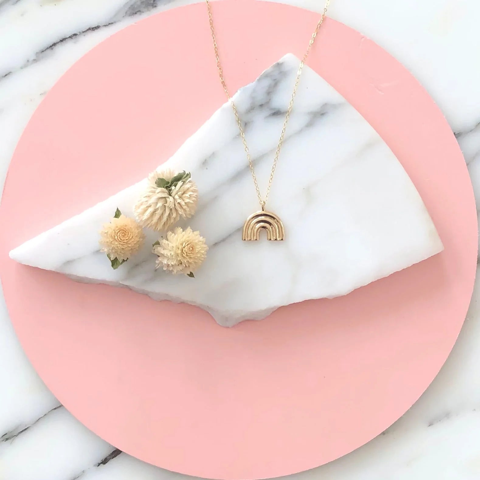 Arco Pendant Necklace
