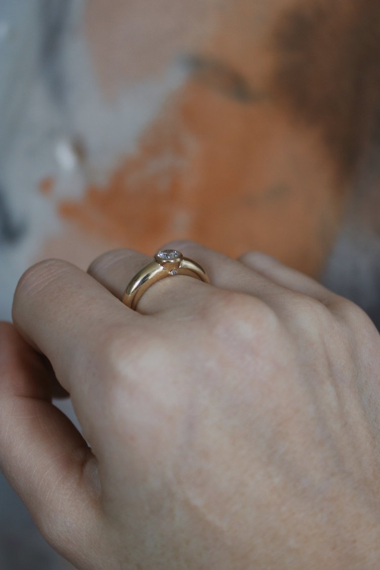Selene Solitaire — Commitment, Curated